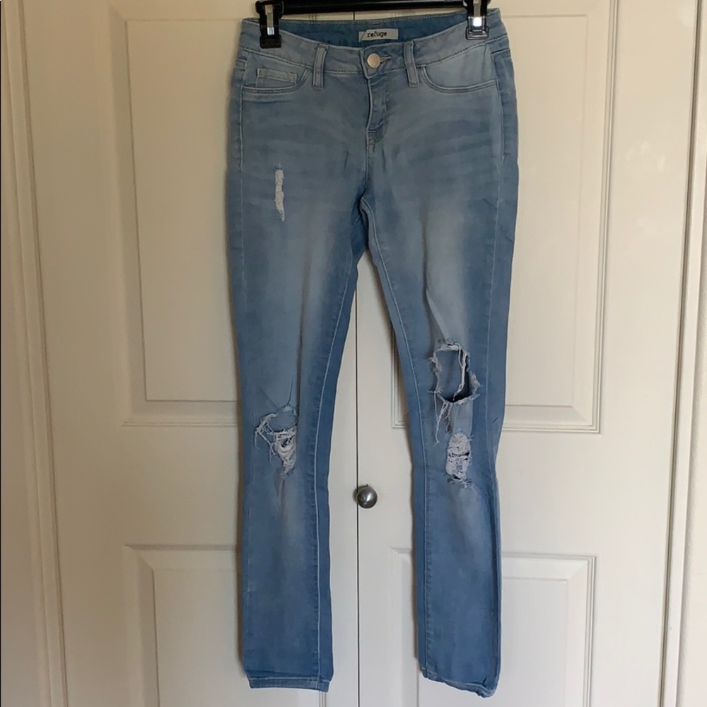 Distressed skinny jeans